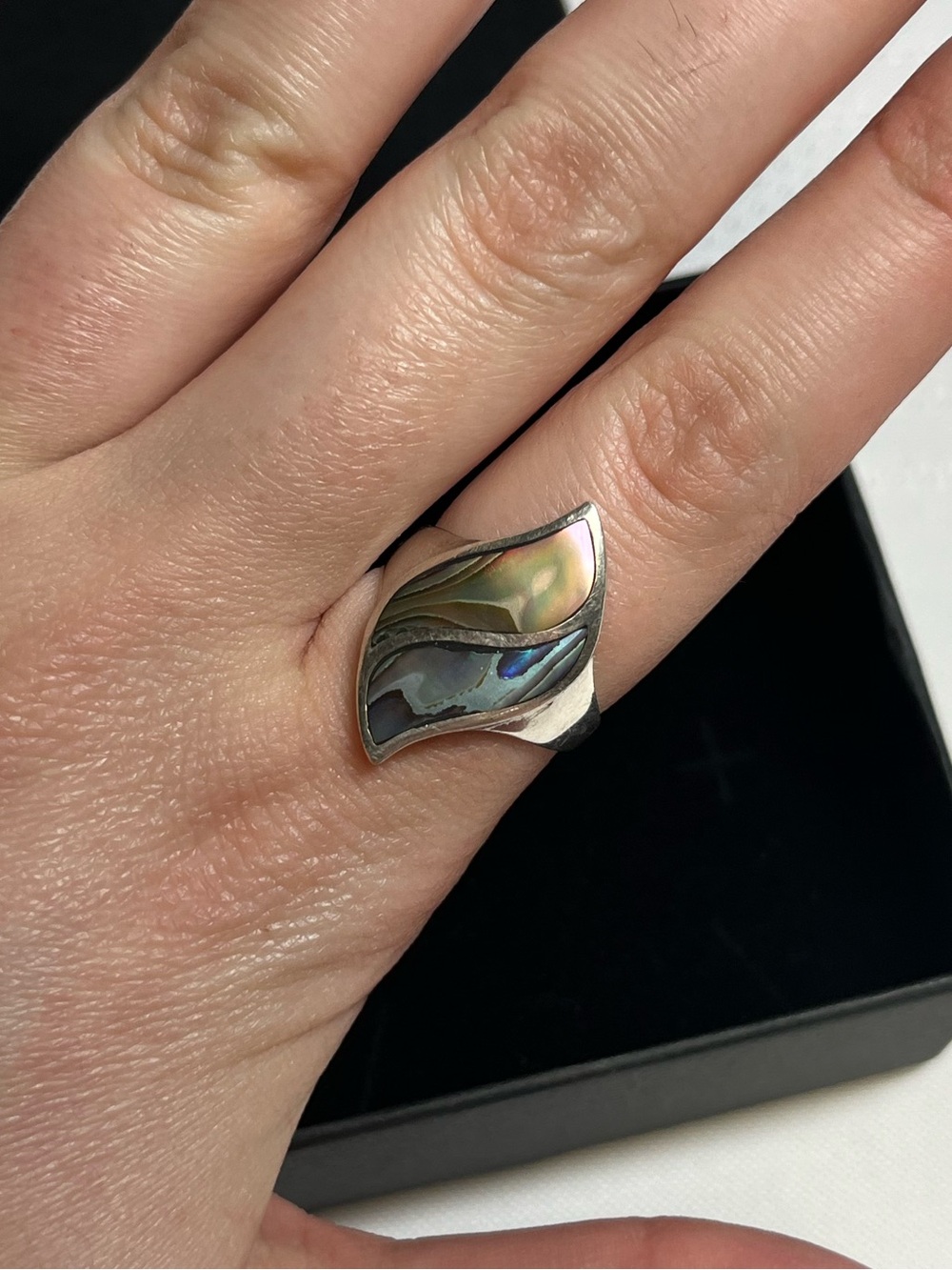 Gorgeous sterling silver abalone stone ring. 925.